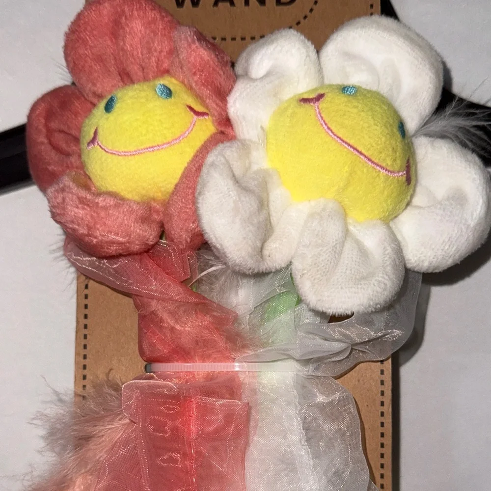 NWT Smiley Flower Cat Play Wand Set Spring
